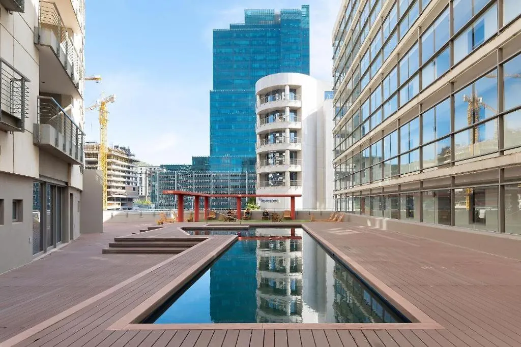 Spacious 2 Bedroom Apartment @ Icon contacts